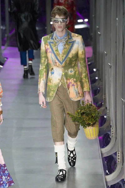 Look 46
